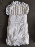 Hímzett baba pólya