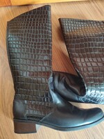 37-es valódi bőr női csizma