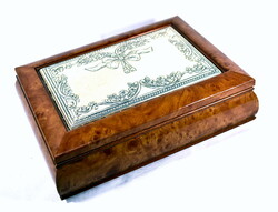 MESESZÉP ÉKSZERES DOBOZ EZÜST DORMŰVES BERAKÁSSAL !