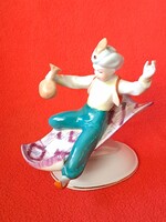 Szép, kézzel festett Hollóházi Aladdin porcelán figura