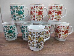 Retro virágos bögrék – igazi nosztalgia a konyhába 