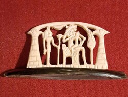 „Kínai csontfaragás figurákkal – pavilon alatti jelenet, finom kézimunka”