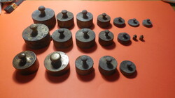 Hiteles patika mérleg súlyok rézből ,  19 db összesen  ,  2 db -200gr - 6 db 100 gr - stb