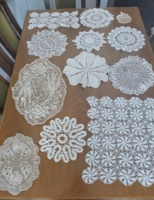 12 db antik kis csipke terítő, javításra vagy kreativ célra