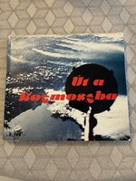 Út a kozmoszba könyv Farkas Bertalan eredeti dedikálásával.