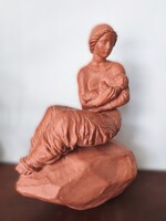 Ritka, Tóth Vali terrakotta szobor: Anyaság