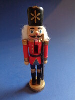 Klasszikus, fából készült diótörő katona figura,