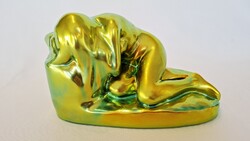 Zsolnay Eozin Fekvő női akt, arany eozin színben. (364.)