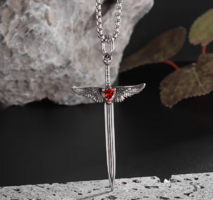 Középkori Angyalszárnyas Kereszt,Kard Medálos Piros cirkónia kővel,nyakláncon szép fényes mind a ke