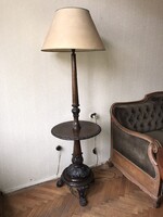 Faragott fa , kör lerakós  állólámpa . 192 cm magas .