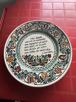 Korondi kerámia 24,5cm lapos tányér. Józsa János készítette. Házi áldás .