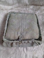 Egyedi, kézzel készített antik zsebkendőtartó selyemdoboz.