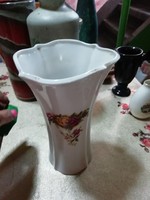 Porcelán Románia váza a képeken látható állapotban van.Akció Aukció több száz termék vegye vigye