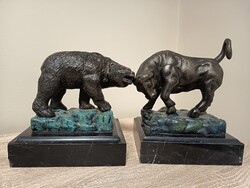 Bull and Bear. Bronz bika és medve a tőzsde legismertebb jelképe.