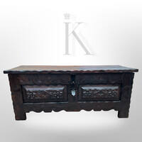 Faragott reneszánsz stílusú fa láda