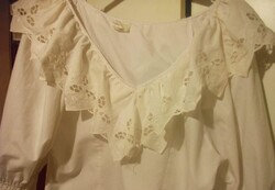 Gyönyörű vintage stílusú madeira hímzéses blúz