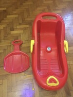 Régi műanyag szánkó fékkel és hó csuszka