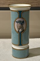 Hollóházi porcelán Szász Endre Arcok kollekció lovag váza
