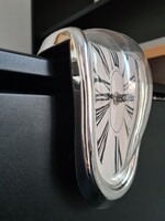Salvador Dali stílusú retró műanyag nem fali óra