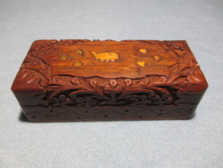 Kis faragott, réz berakásos fa doboz