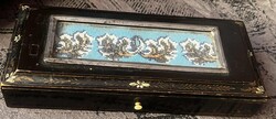Biedermeier üveggyöngy berakásos tetejű fiókos dobozka