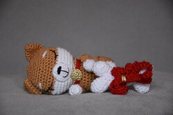 Horgolt Shiba Inu alvó kiskutya