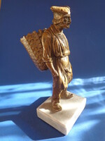 Ca 1910 Péket ábrázoló bronz szobor,márvány talpon ,