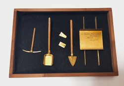 Mini építőipari szerszámok dobozban, MÁV Miskolc