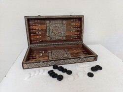 Antik backgammon társas játék ostábla Szíria arab intarzia berakás dobozában műanyag korong 962 3060