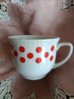 Piros pöttyös kakaós csésze