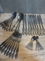 Régi orosz étkészlet fej díszített– 37 db