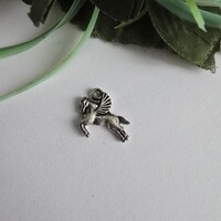 Antik ezüst színű pegazus alakú mini medál, ló alakú charm, ékszer alap, dísz