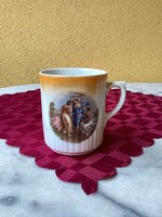 Antik jelenetes Zsolnay bögre.
