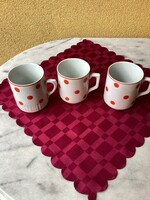 Három darab piros pöttyös Zsolnay bögre.