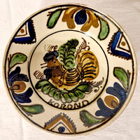 1973-as Korondi kakasmintás kerámia fali dísztányér, mélytányér, tál (M=4,5, D=20) (131.)