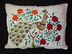 Páva mitás hímzett díszpárna