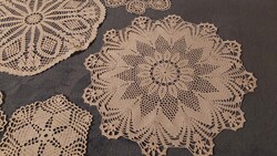 Kézi horgolású csipke terítők 9 db.
