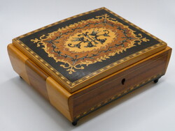 K295 Fából készült intarziás ékszer doboz díszdoboz