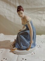 Royal dux Hamupipőke porcelán figura