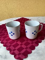 Két darab Zsolnay kék pöttyös porcelán bögre.
