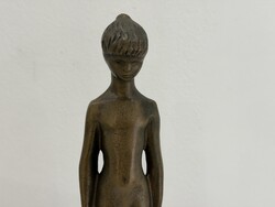 R Kiss Lenke bronz szobor női akt lány figura