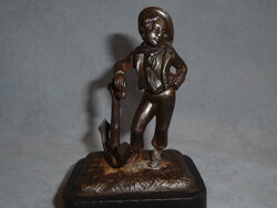 Antik öntöttvas figura remény allegóriája öntöttvas szobor fiú horgonnyal finom öntés 19. század