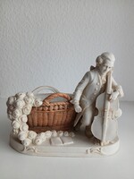 Vintage német bisquit porcelán, csellón játszó zenész
