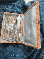 Ezüst jellegű keresztelő készlet dobozban található.. Gyermek evőeszköz 1 személyes, Ajándék ötlet !