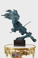 ​„A Zene Lelke” – Dinamikus hegedűs szobor, a mozgás művészete