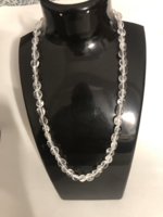 Az ásványok Jolly Jokeréből, a Hegyikristályból nyaklánc