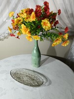 Dekoratív, ovális préselt üveg tálca.