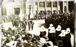 KORONÁZÁS BUDA 1916 UTOLSÓ MAGYAR KIRÁLY IV. KÁROLY ZITA KIRÁLYNÉ KORABELI FOTÓ FOTÓLAP SZENT KORONA