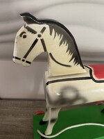 Vintage gurulós, fából készült lovacska