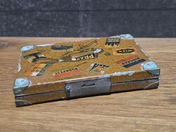 Bőrönd formájú puderes doboz